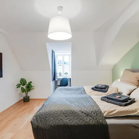 Urban Jungle Design - Historic Center With Free Parking & Panoramic View By Hero Homes * Štýrský Hradec