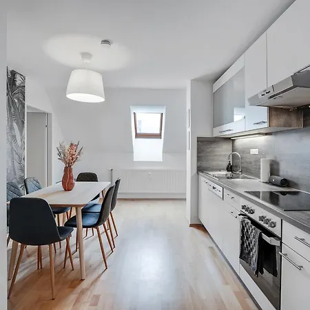 Schlossberg Panorama - 3br & Free Parking In Altstadt By Hero Homes Apartman *
